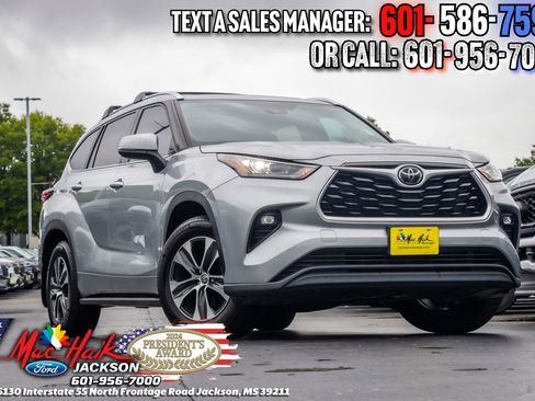 Used 2020 Toyota Highlander XLE FWD image 1