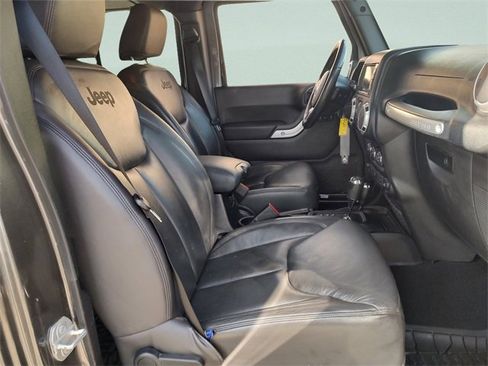 Used 2016 Jeep Wrangler Unlimited Sahara w/ Connectivity Group image 29