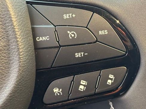 New 2026 Chrysler Pacifica Select FWD image 18