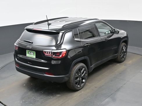 New 2026 Jeep Compass Latitude AWD/4WD image 22