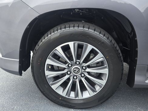 Used 2023 Lexus GX 460 Luxury w/ Accessory Package AWD/4WD image 11