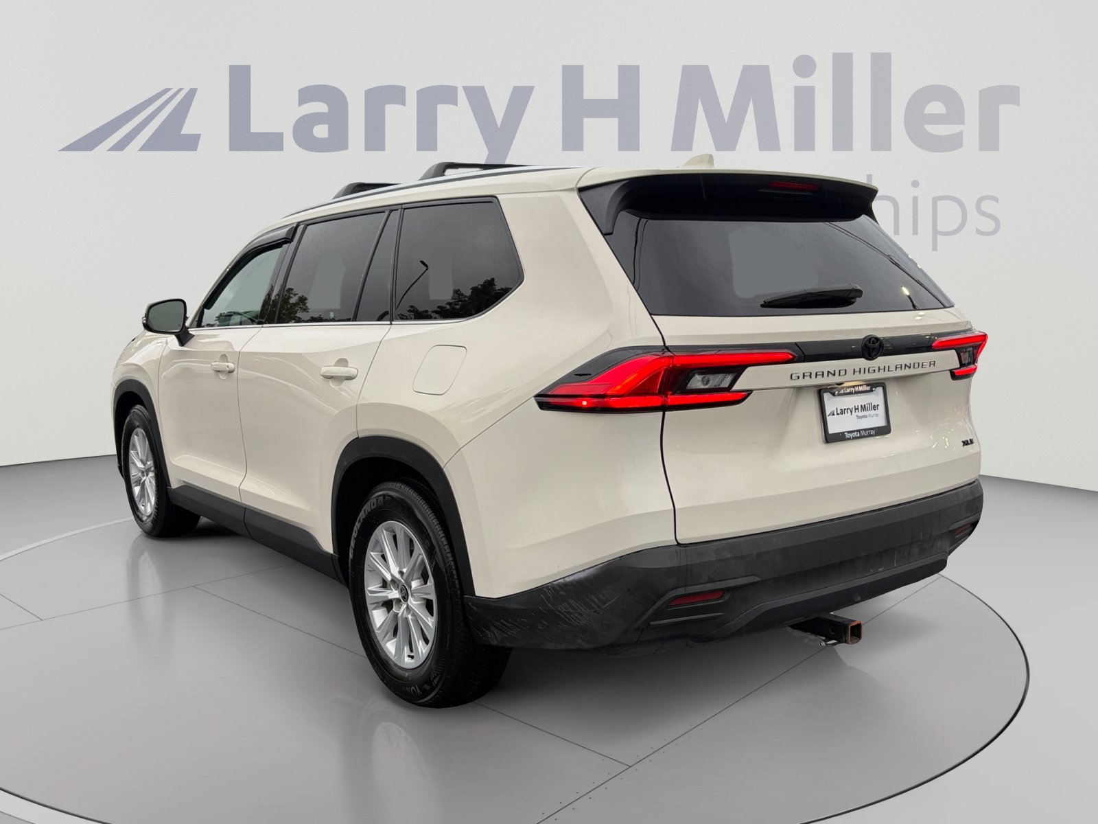 Used 2024 Toyota Grand Highlander FWD image 3