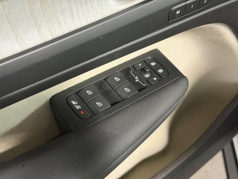 New 2026 Volvo XC40 B5 Ultra w/ Climate Package image 9