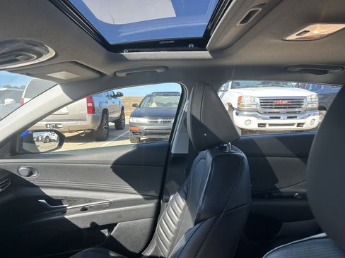 Used 2025 Hyundai Elantra SEL image 7