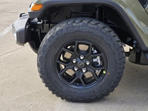 New 2026 Jeep Gladiator Sport image 10