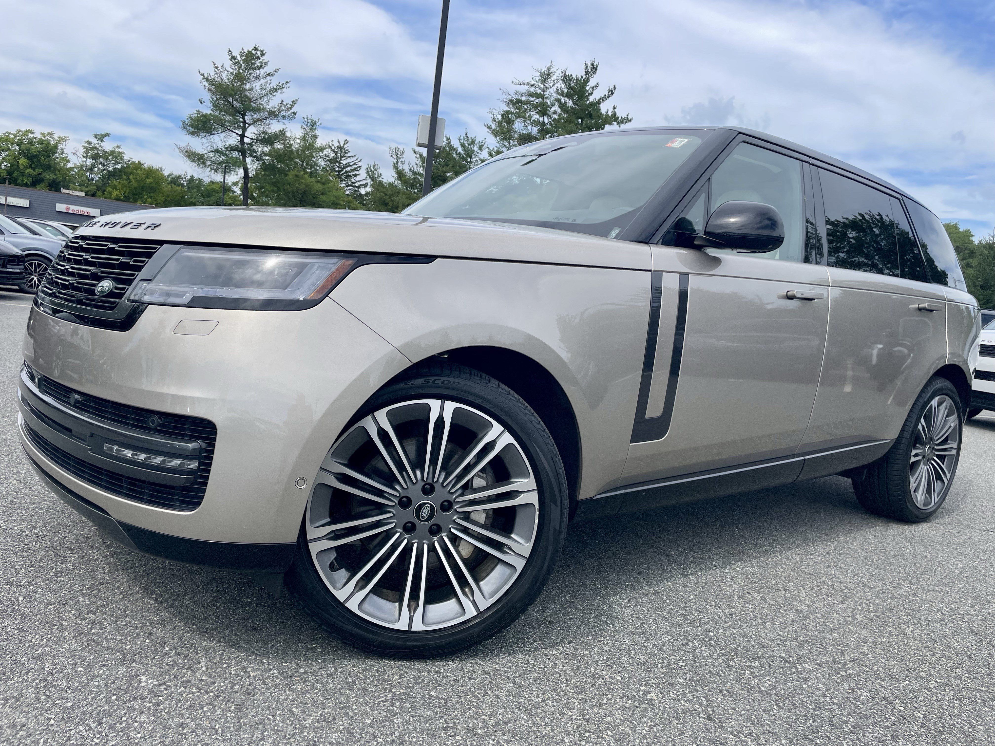 Used 2025 Land Rover Range Rover Long Wheelbase SE AWD/4WD image 37
