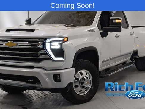 Used 2024 Chevrolet Silverado 3500 High Country w/ High Country Premium Package image 6
