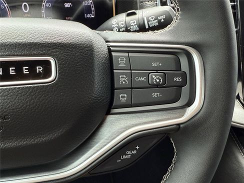 New 2025 Jeep Wagoneer L Series II AWD/4WD image 22