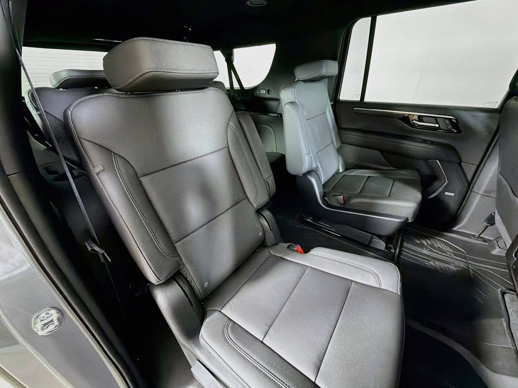 New 2026 Chevrolet Suburban LT w/ Comfort Package AWD/4WD image 24