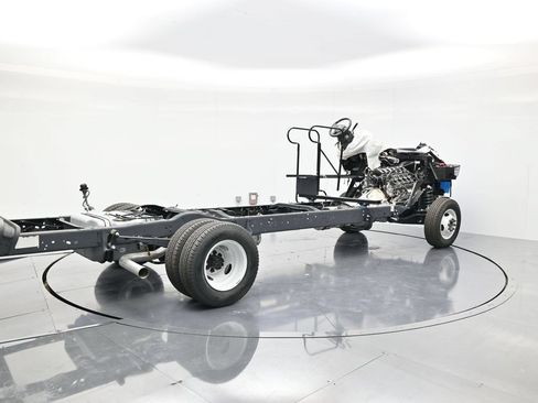 Used 2027 Ford E-350 and Econoline 350 Super Duty w/ Gaseous Engine Prep Package RWD image 5