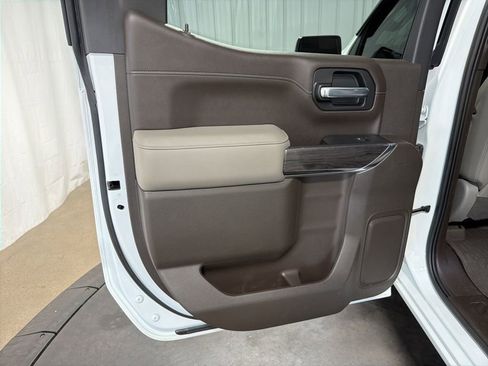 Used 2021 Chevrolet Silverado 1500 LTZ w/ Technology Package AWD/4WD image 17
