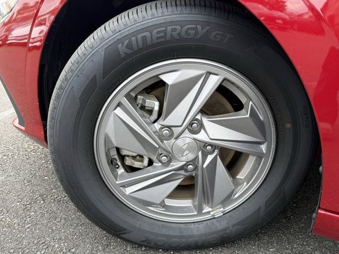 Certified 2025 Hyundai Elantra SE image 30