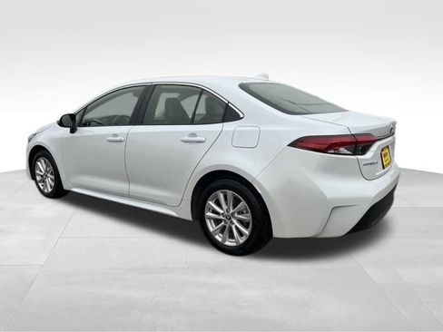 Used 2025 Toyota Corolla XLE image 6