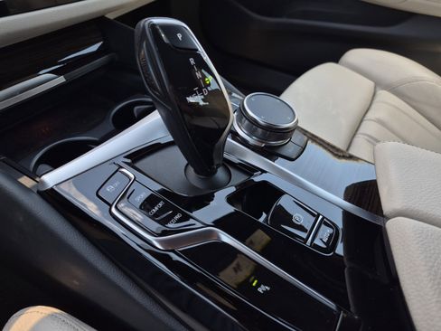 Certified 2023 BMW 530i w/ Premium Package RWD image 27