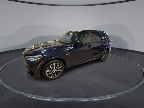 Used 2022 BMW X5 xDrive45e w/ M Sport Package image 4