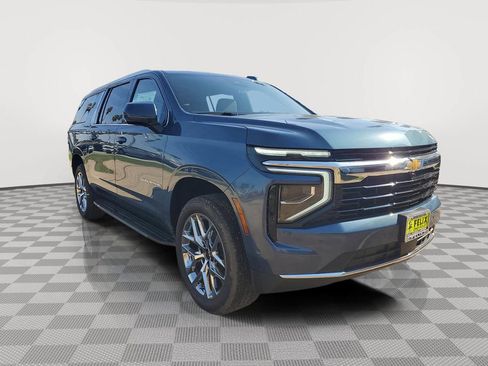 New 2026 Chevrolet Suburban LS image 2