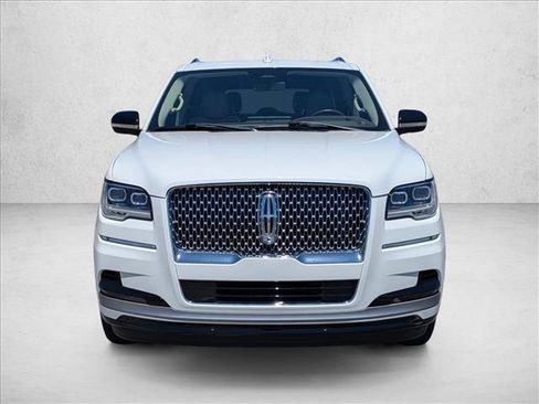 Used 2024 Lincoln Navigator Reserve AWD/4WD image 2