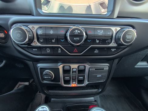 Used 2023 Jeep Gladiator Sport AWD/4WD image 22