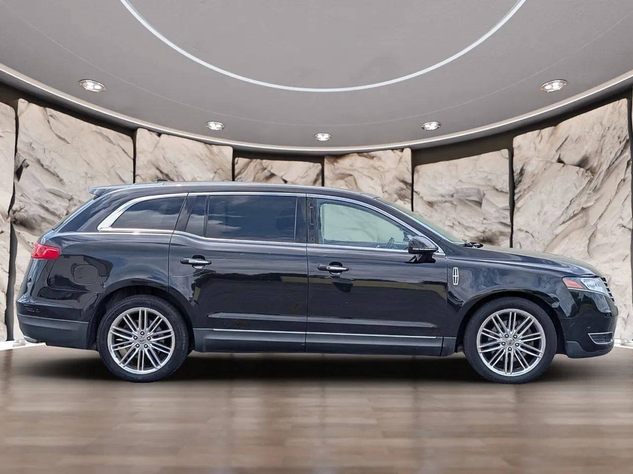 Used 2019 Lincoln MKT AWD image 13