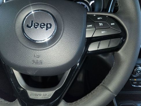 Used 2020 Jeep Cherokee Latitude Plus FWD image 24