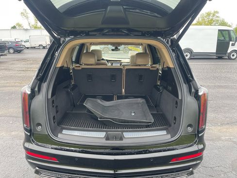 Certified 2025 Cadillac XT6 Sport w/ Platinum Package AWD/4WD image 28