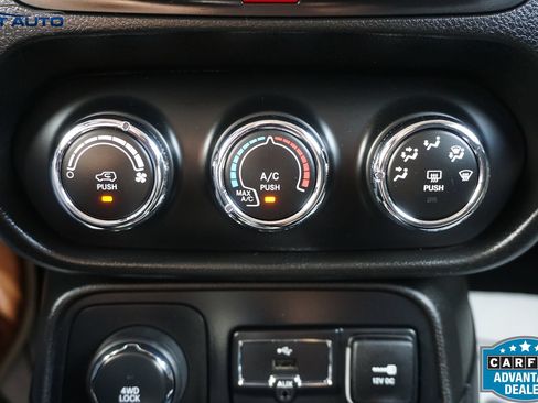 Used 2017 Jeep Renegade Latitude AWD/4WD image 32