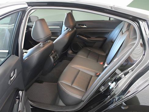 Used 2023 Nissan Altima 2.0 SR image 10