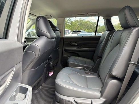 Certified 2025 Toyota Grand Highlander FWD image 14