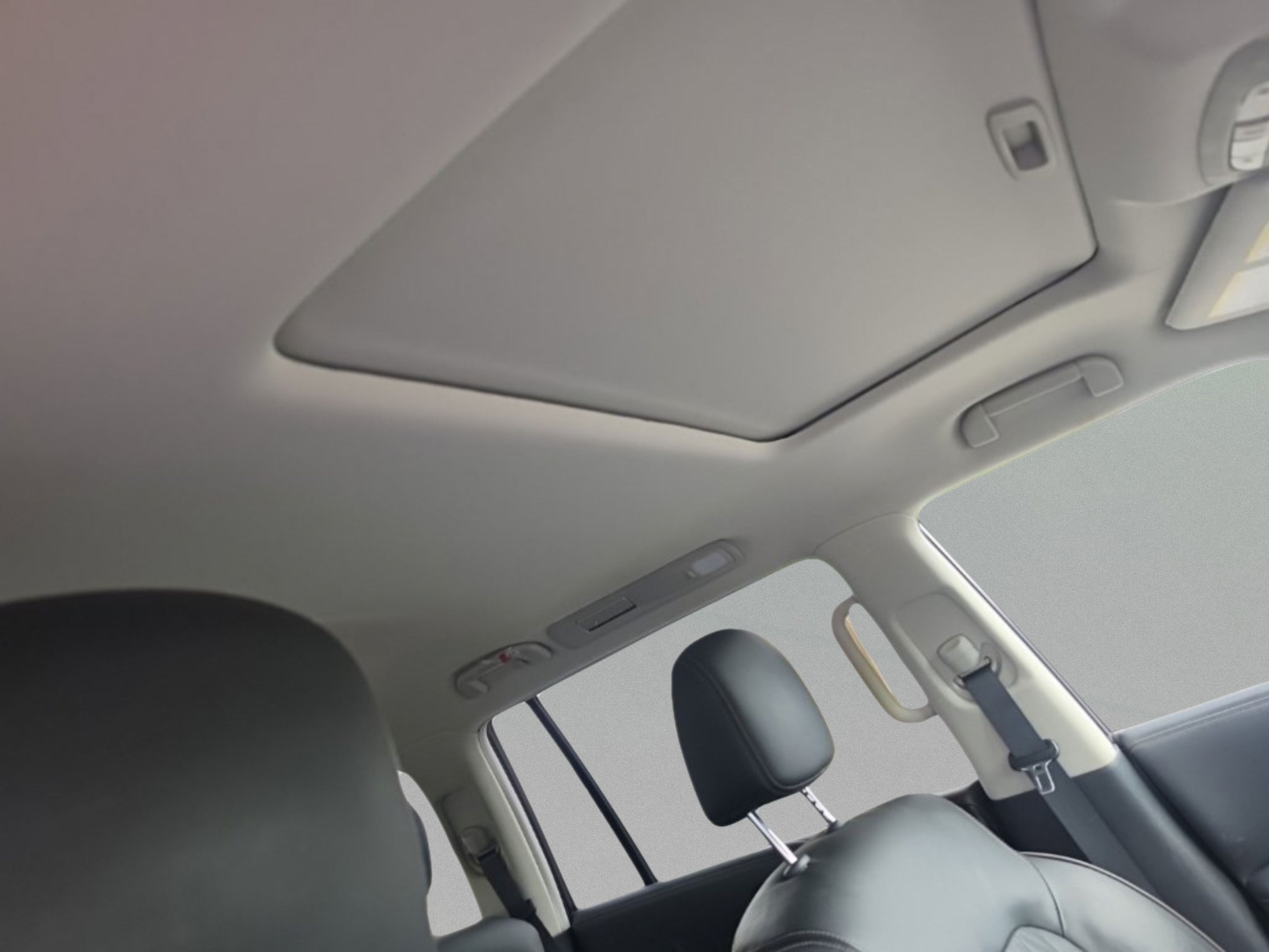 Used 2024 Nissan Armada Platinum w/ Captain's Chairs Package RWD image 30