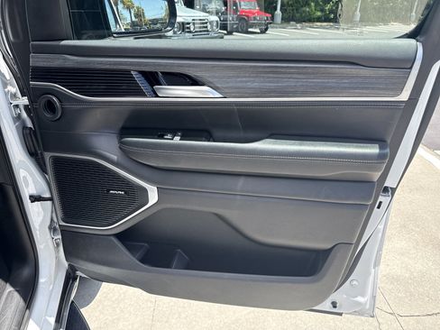 Used 2024 Jeep Wagoneer Series II w/ Flexible Seating Group RWD image 34