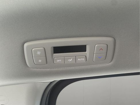 Used 2026 Kia Carnival FWD image 33