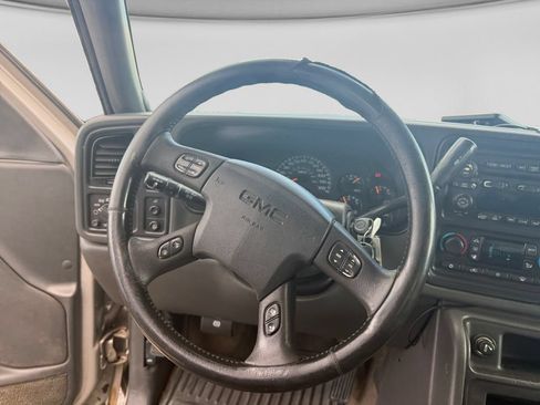 Used 2004 GMC Sierra 1500 SLT w/ Light Duty Power Package AWD/4WD image 15