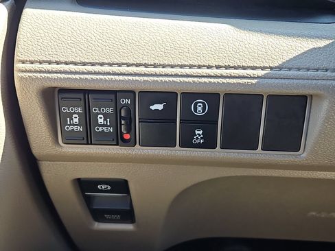 Certified 2024 Honda Odyssey EX-L image 17