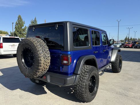 Used 2018 Jeep Wrangler Unlimited Rubicon AWD/4WD image 3
