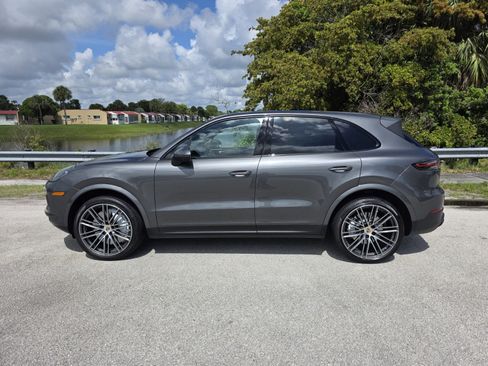 Used 2022 Porsche Cayenne AWD/4WD image 7