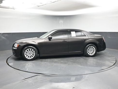 Used 2013 Chrysler 300 image 2