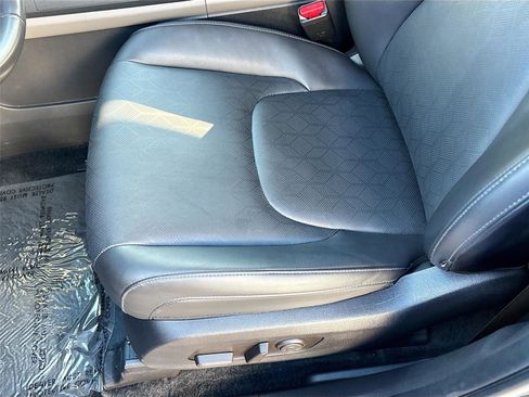 Used 2025 Kia Carnival FWD image 22