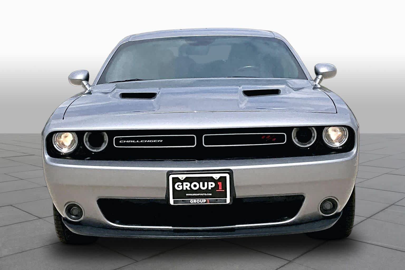 Used 2016 Dodge Challenger R/T RWD image 4