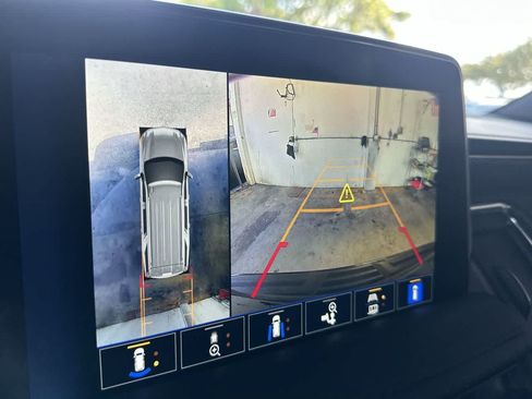 Used 2024 Chevrolet Suburban High Country AWD/4WD image 19