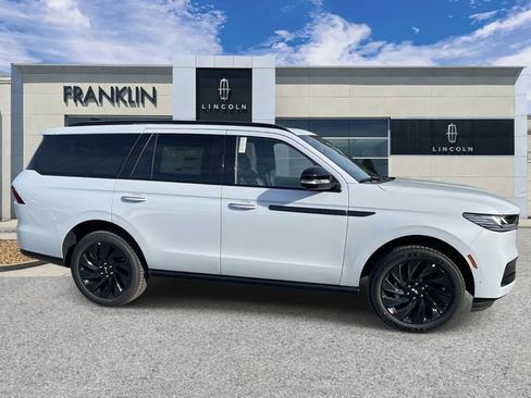 New 2025 Lincoln Navigator Reserve w/ Jet Appearance Package AWD/4WD image 2