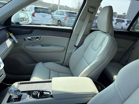 New 2026 Volvo XC90 B6 Ultra w/ Protection Package image 17