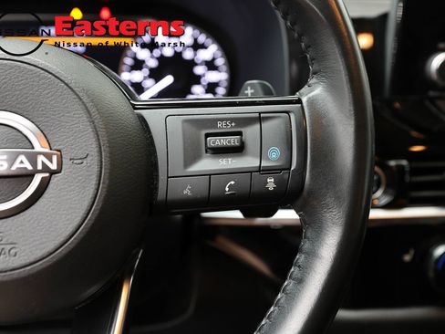 Used 2023 Nissan Pathfinder SV AWD/4WD image 16