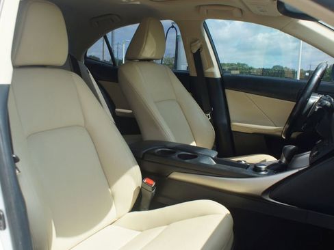 Used 2016 Lexus IS 200t RWD image 21