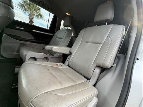 Used 2018 Toyota Highlander XLE FWD image 11