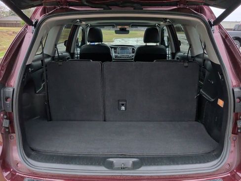Used 2018 Toyota Highlander SE image 42