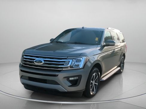 Certified 2019 Ford Expedition XLT w/ Equipment Group 202A RWD image 8