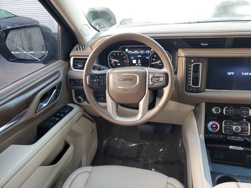 Used 2021 GMC Yukon XL Denali w/ Denali Ultimate Package AWD/4WD image 12