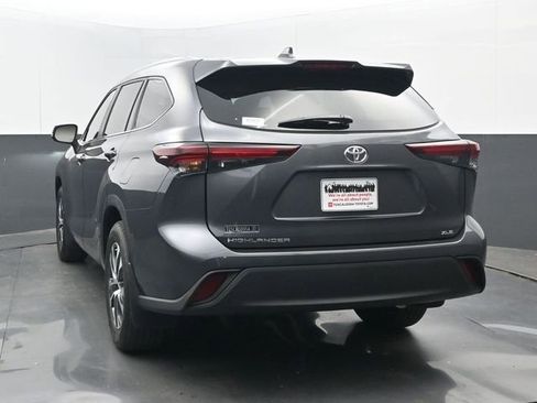 Used 2025 Toyota Highlander XLE FWD image 21