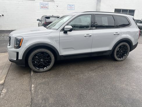Used 2022 Kia Telluride EX w/ EX Premium Package image 7