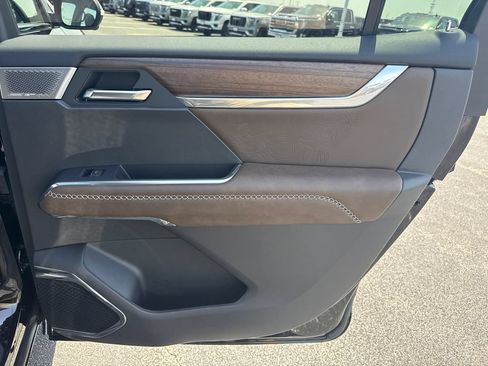 New 2026 GMC Acadia Denali Ultimate AWD/4WD image 32